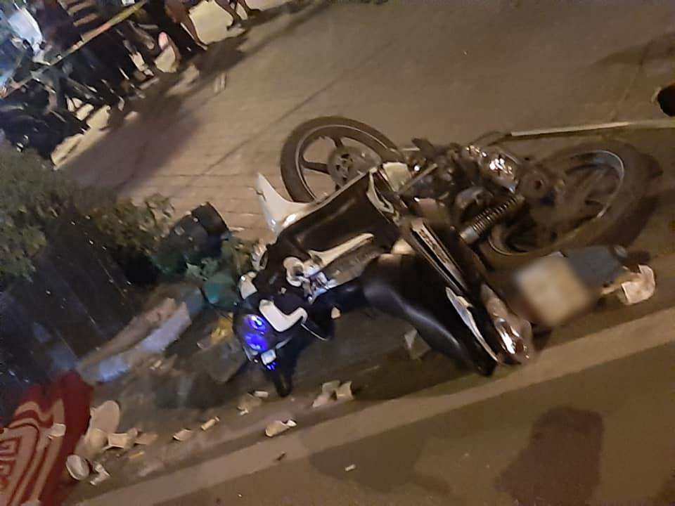 Một chiếc xe máy tại hiện trường tai nạn