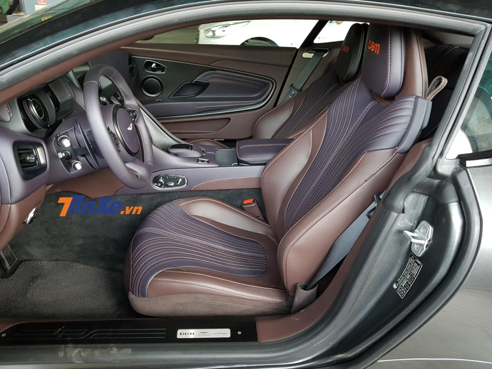 Hàng ghế trước của Aston Martin DB11 Hàng ghế trước của Aston Martin DB11