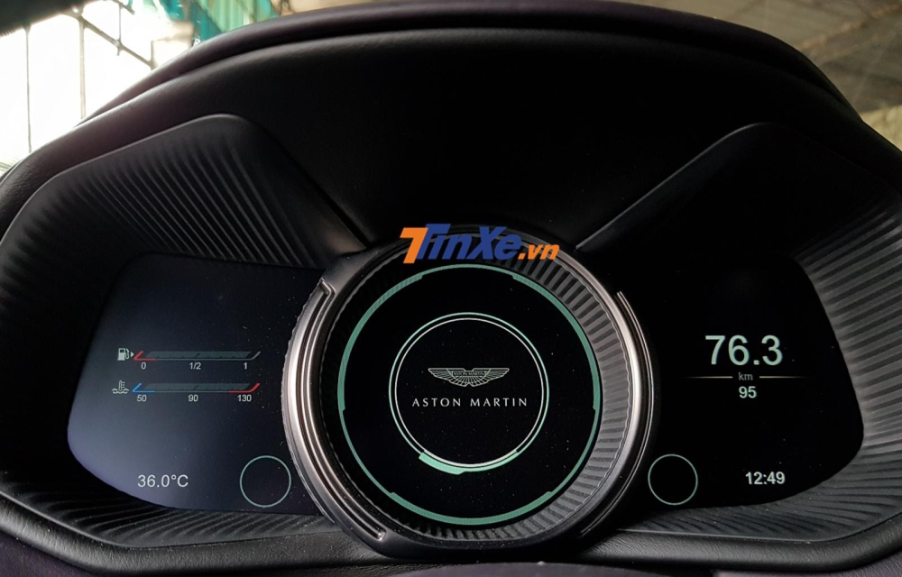 Đồng hồ của Aston Martin DB11 Đồng hồ của Aston Martin DB11