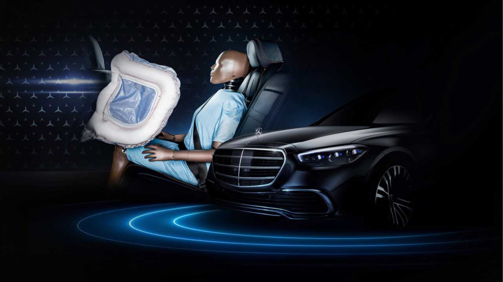 Mercedes-Benz S-Class 2021 c&oacute; t&uacute;i kh&iacute; bảo vệ h&agrave;nh kh&aacute;ch ngồi ph&iacute;a sau trong va chạm trực diện