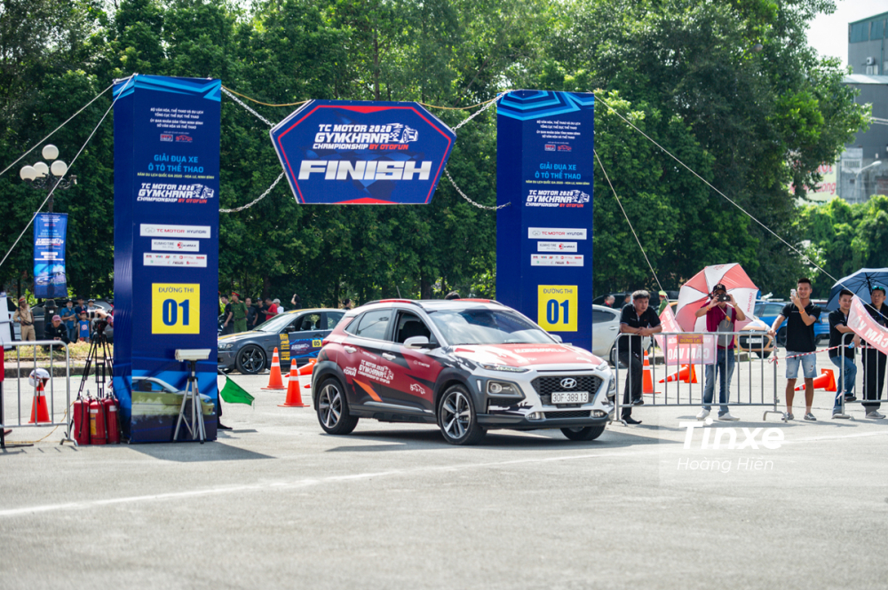 Hyundai Kona 1.6T cũng l&agrave; một hạng đua d&agrave;nh cho những người đam m&ecirc; Gymkhana.