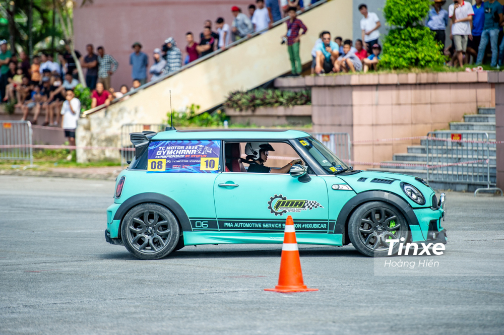 C&ograve;n mổ điểm th&uacute; vị nữa của TC Motor Gymkhana ch&iacute;nh l&agrave; ở việc c&oacute; sự tham gia của hai vận động vi&ecirc;n nữ.