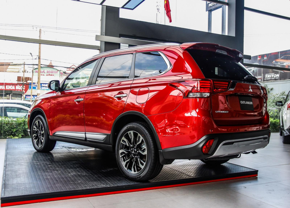 Thiết kế ngoại thất của Mitsubishi Outlander 2.4 CVT Premium 2020 không khác gì bản 2.0 CVT Premium ra mắt hồi tháng 2 Thiết kế ngoại thất của Mitsubishi Outlander 2.4 CVT Premium 2020 không khác gì bản 2.0 CVT Premium ra mắt hồi tháng 2