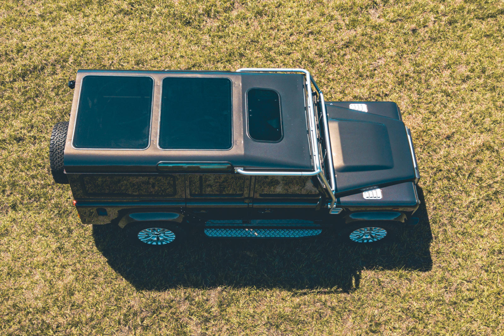 Project Windswept là một chiếc Land Rover Defender 110 độ với nóc cửa sổ trời rất rộng Project Windswept là một chiếc Land Rover Defender 110 độ với nóc cửa sổ trời rất rộng