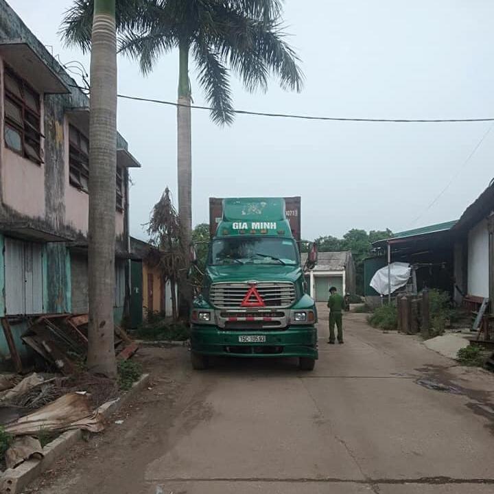 Chiếc xe container được x&aacute;c định l&agrave; của người gặp nạn