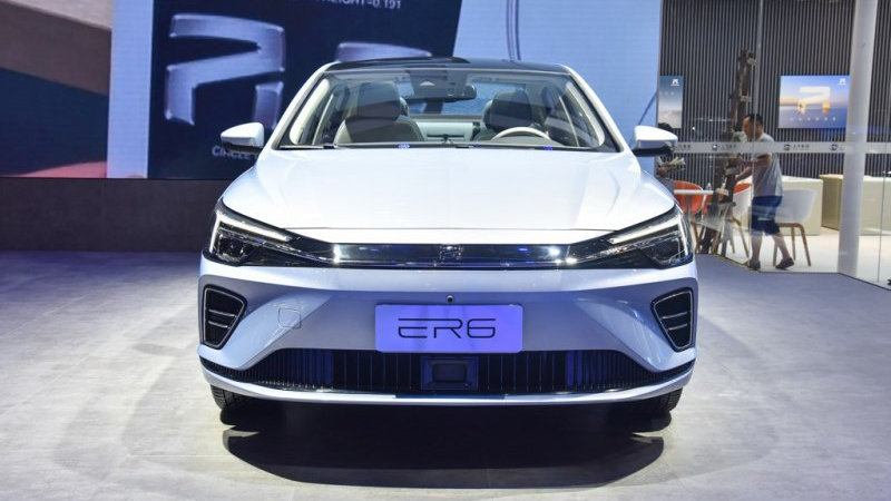 Trực diện đầu xe của xe điện Roewe ER6 2020