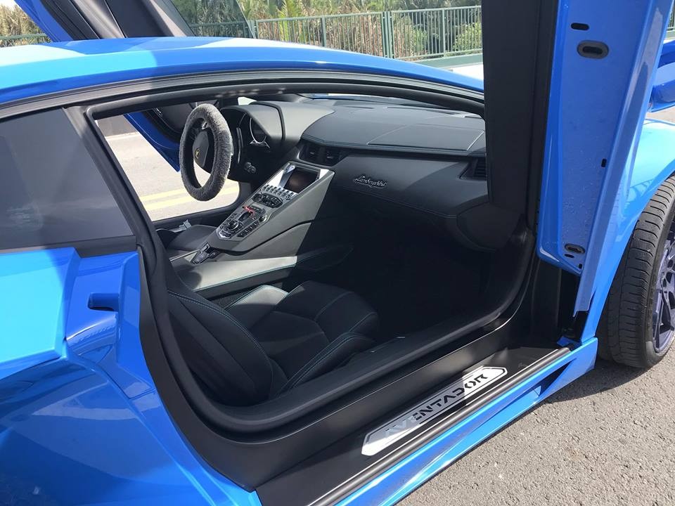 Bảng điều khiển trung tâm của siêu xe Lamborghini Aventador LP700-4 rất cá tính Bảng điều khiển trung tâm của siêu xe Lamborghini Aventador LP700-4 rất cá tính