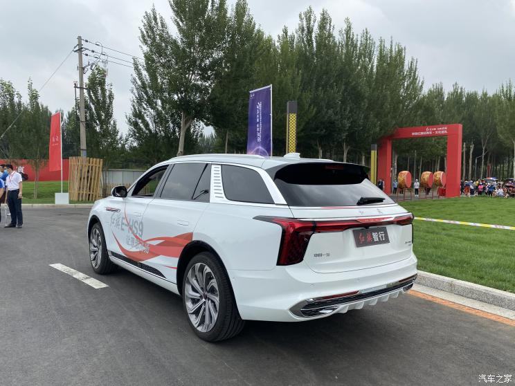 Đuôi xe Hồng Kỳ E-HS9