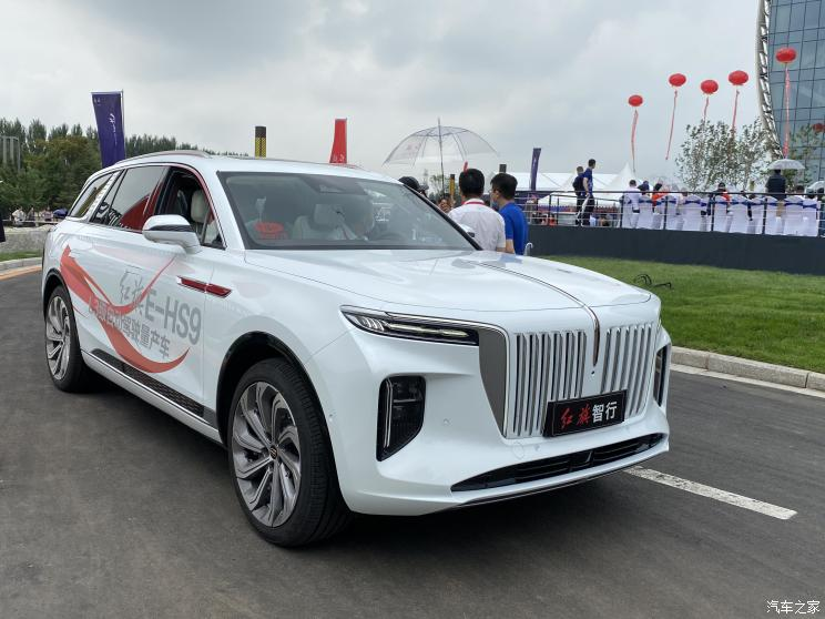 Đầu xe nhìn từ góc khác