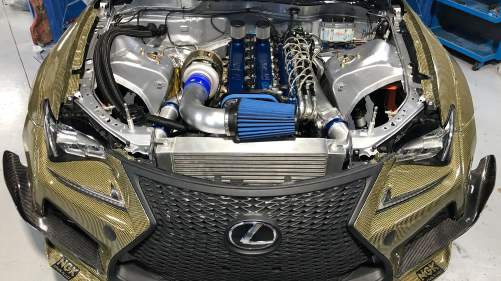 Xe có trang bị một khối động cơ tăng áp kép 6 xi-lanh thẳng hàng Toyota 2JZ Xe có trang bị một khối động cơ tăng áp kép 6 xi-lanh thẳng hàng Toyota 2JZ
