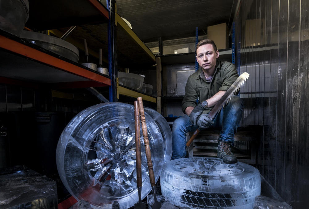 Lexus đã hợp tác với Hamilton Ice Sculptors để hoàn thành dự án