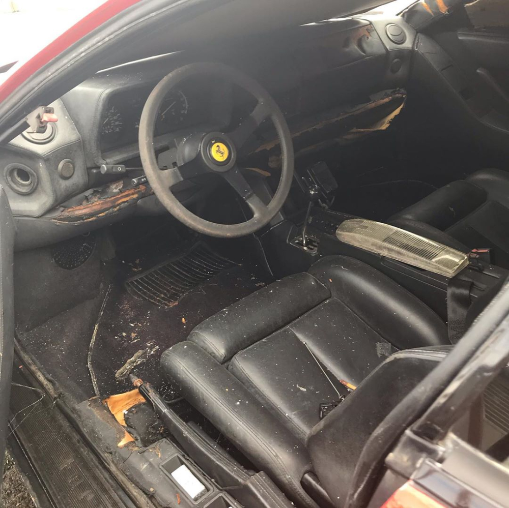 Nội thất bên trong chiếc Ferrari Testarossa Nội thất bên trong chiếc Ferrari Testarossa