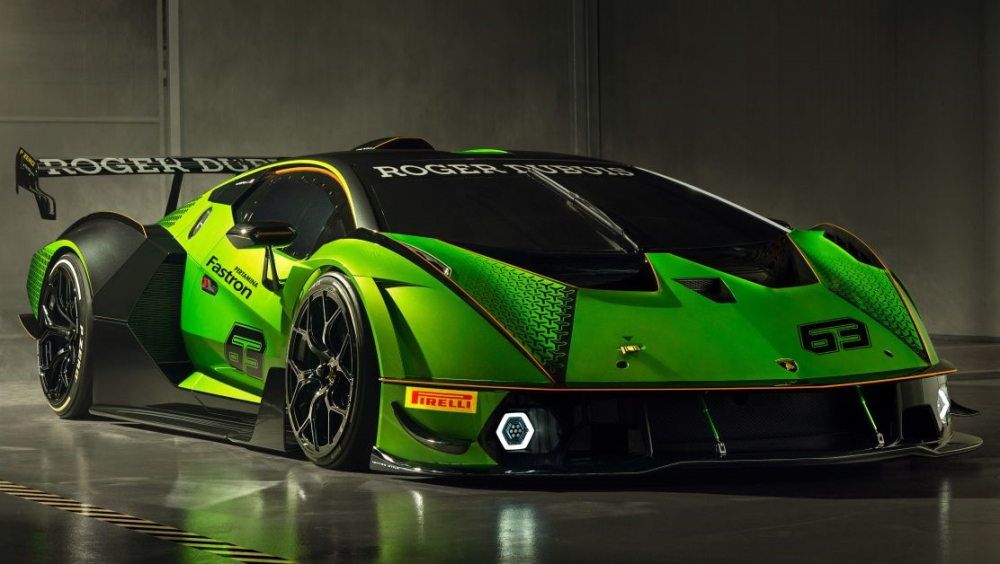 Bộ phận đảm trách đua xe Squadra Corse của hãng Lamborghini đã tạo ra một chiếc xe đua mang tên gọi Essenza SCV12, sau gần một năm giới thiệu chiếc xe SC18 Alston, mẫu xe mở đầu chương trình cá nhân hóa đặc biệt và chương trình đua xe dành cho khách hàng.