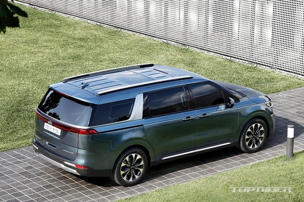 Cửa cốp sau của Kia Sedona mới c&oacute; t&iacute;nh năng đ&oacute;ng tự động
