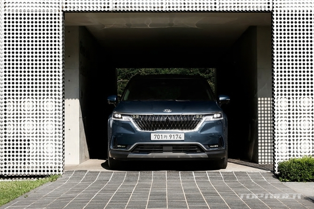 Kia Sedona 2021 c&oacute; nhiều trang bị an to&agrave;n hơn