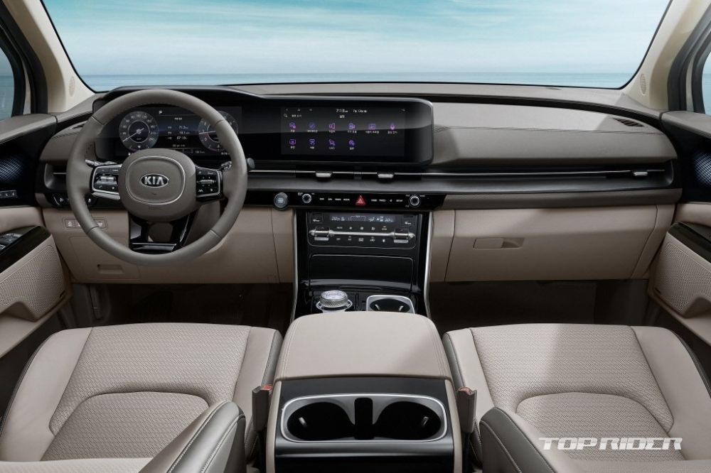 Nội thất của Kia Sedona 2021 sang trọng v&agrave; hiện đại hơn nhiều so với thế hệ cũ