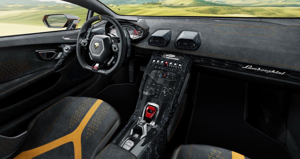 Nội thất một chiếc si&ecirc;u xe Lamborghini Huracan Performante
