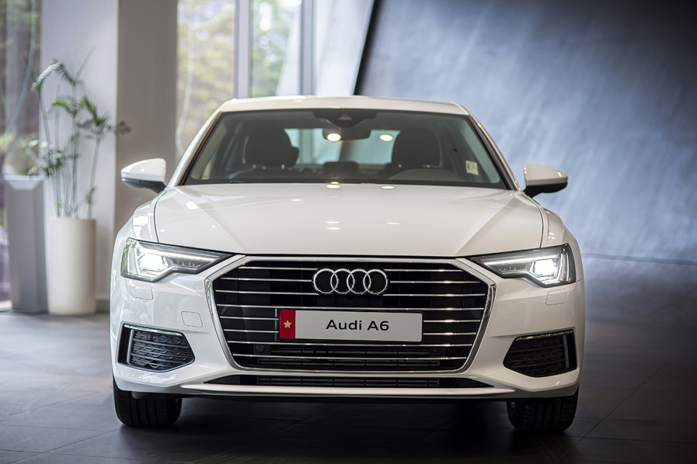 Audi A6 2020 vẫn nổi bật với phần đầu xe mang đậm chất riêng. Audi A6 2020 vẫn nổi bật với phần đầu xe mang đậm chất riêng.