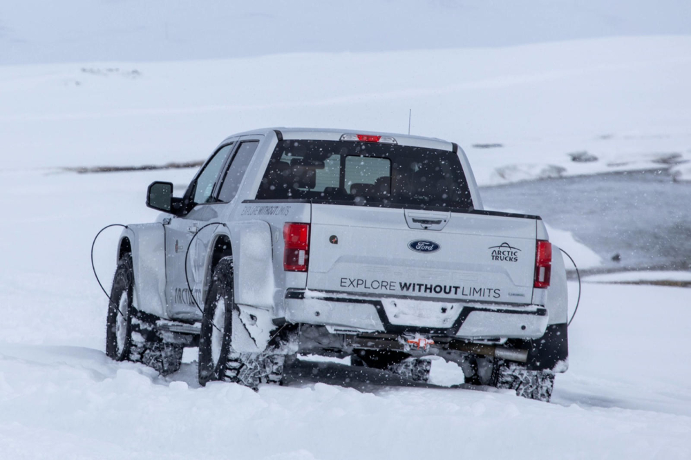 Ph&iacute;a sau của&nbsp;Ford F-150 AT44