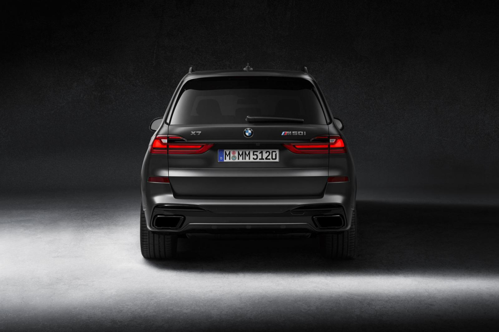 BMW X7 Dark Shadow Edition 2021 được phát triển từ bản M50i