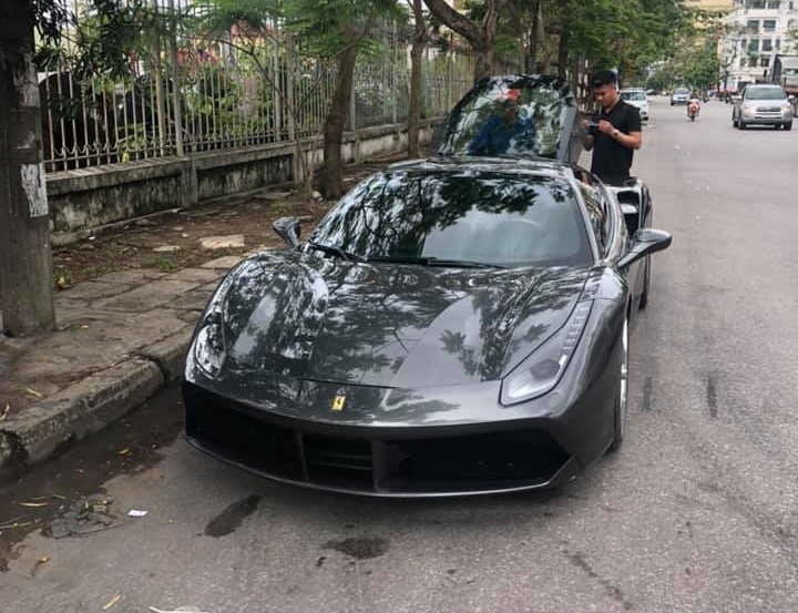 Ferrari 488 GTB màu xám nhập tịch đội Hải Phòng Ferrari 488 GTB màu xám nhập tịch đội Hải Phòng