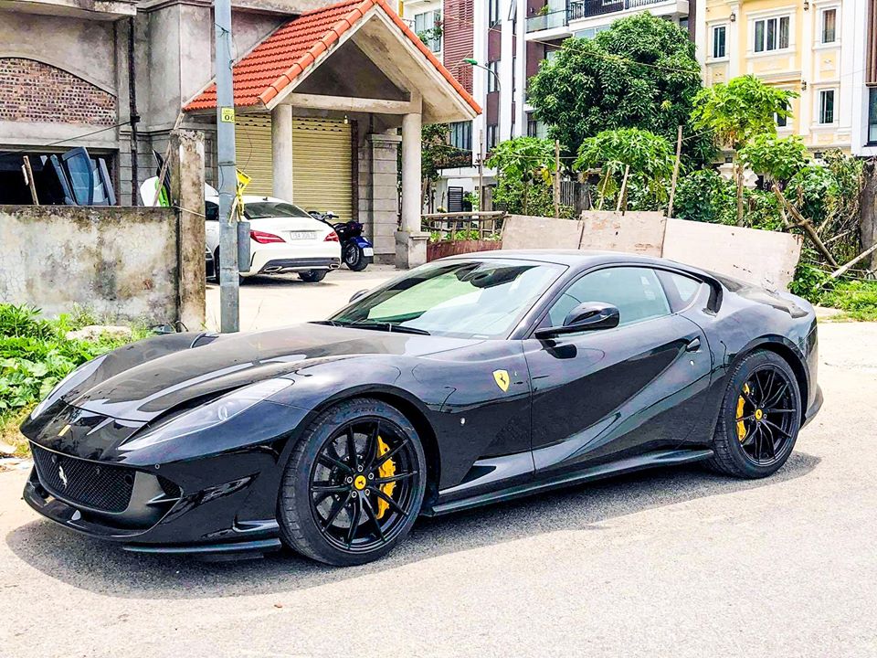 Siêu xe Ferrari 812 Superfast thứ 2 về Việt Nam của doanh nhân Hải Phòng Siêu xe Ferrari 812 Superfast thứ 2 về Việt Nam của doanh nhân Hải Phòng