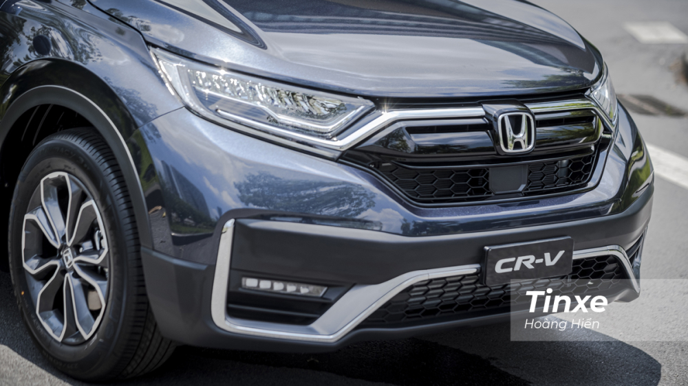Radar dưới logo Honda phía trước đầu xe sẽ hỗ trợ phát hiện các chướng ngại vật phía trước đầu xe. Radar dưới logo Honda phía trước đầu xe sẽ hỗ trợ phát hiện các chướng ngại vật phía trước đầu xe.