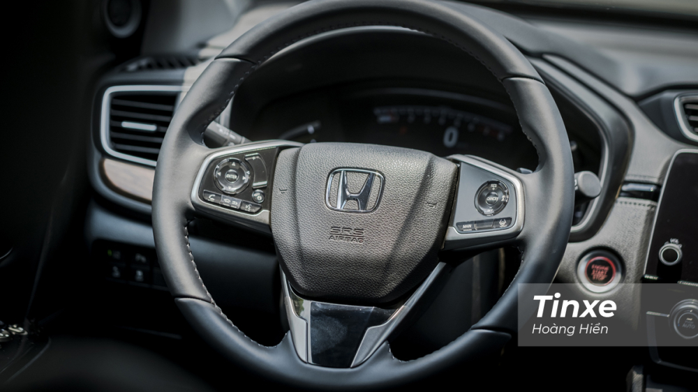 Vô-lăng mới tích hợp thêm các nút bấm của hệ thống Honda Sensing. Vô-lăng mới tích hợp thêm các nút bấm của hệ thống Honda Sensing.