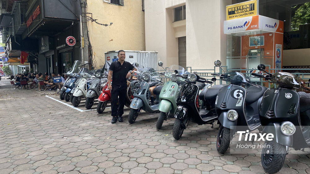 Anh Đức Đặng trả lời phỏng vấn về những ưu nhược điểm của Vespa Sei Giorni. Anh Đức Đặng trả lời phỏng vấn về những ưu nhược điểm của Vespa Sei Giorni.