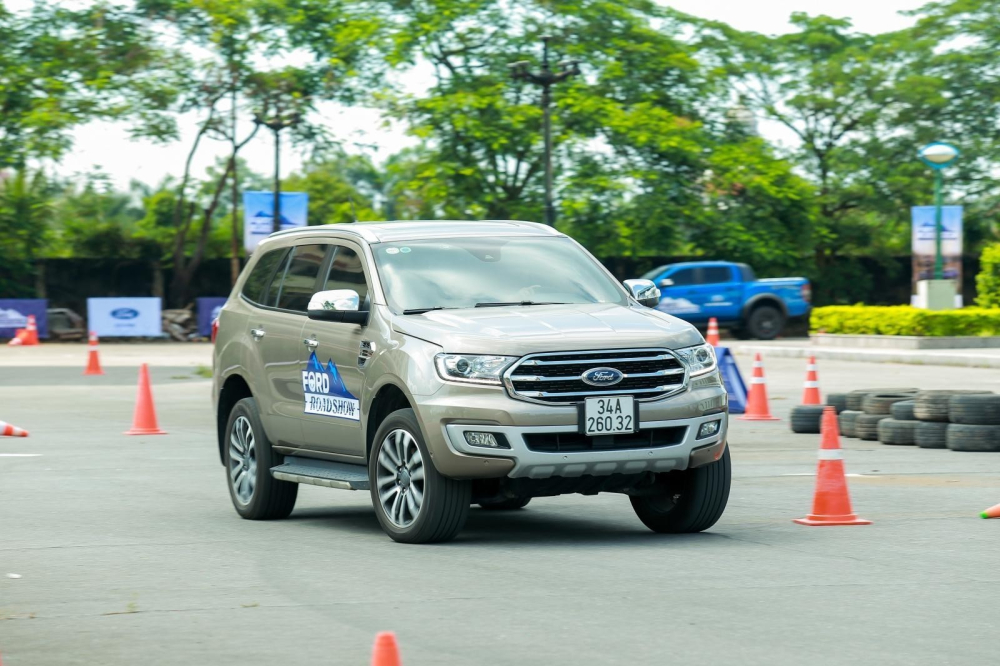 Đại l&yacute; đang xả kho Ford Everest với mức giảm lớn, đủ m&agrave;u sắc v&agrave; đa dạng phi&ecirc;n bản cho người d&ugrave;ng lựa chọn