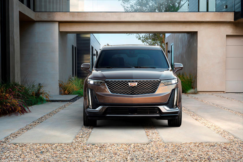 Phía trước của Cadillac XT6 2020 tiêu chuẩn Phía trước của Cadillac XT6 2020 tiêu chuẩn