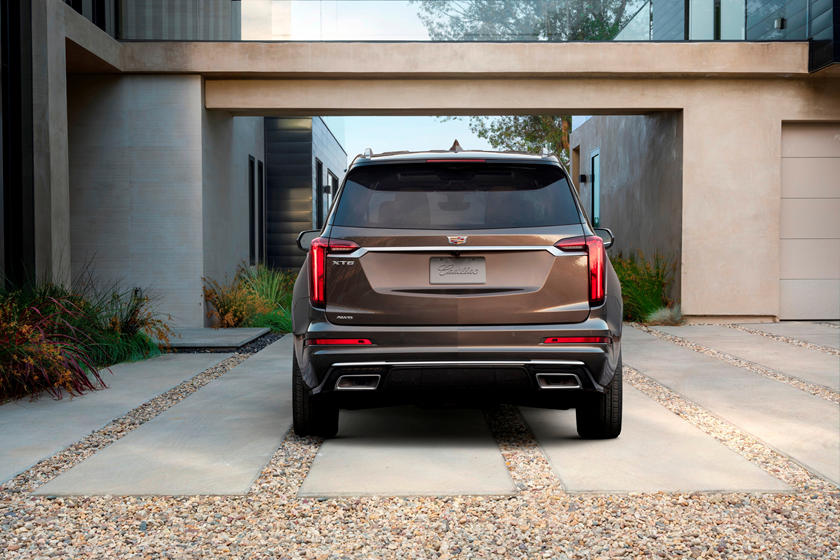 Phía sau của Cadillac XT6 2020 tiêu chuẩn Phía sau của Cadillac XT6 2020 tiêu chuẩn