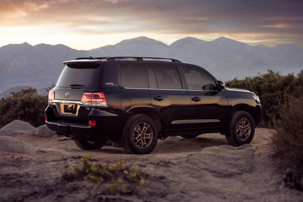 Toyota Land Cruiser Heritage Edition 2021 có thêm hàng ghế thứ 3
