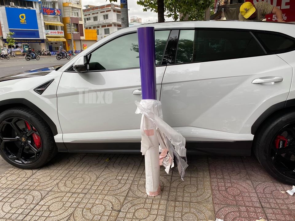 Nguyên bản chiếc siêu SUV Lamborghini Urus này có màu trắng