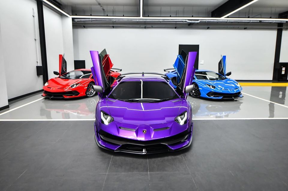 Bộ ba Lamborghini Aventador SVJ tung c&aacute;nh trong đại l&yacute; Lamborghini ch&iacute;nh h&atilde;ng ở Th&aacute;i Lan