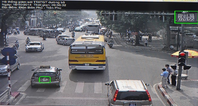 Người điều khiển xe ô tô chạy quá tốc độ bị phạt tối đa 12 triệu đồng và tước bằng lái 4 tháng Người điều khiển xe ô tô chạy quá tốc độ bị phạt tối đa 12 triệu đồng và tước bằng lái 4 tháng