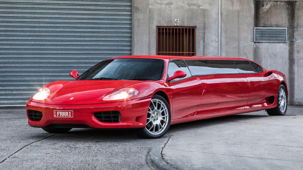 Ph&iacute;a trước của chiếc Ferrari 360 Modena Limo 2003