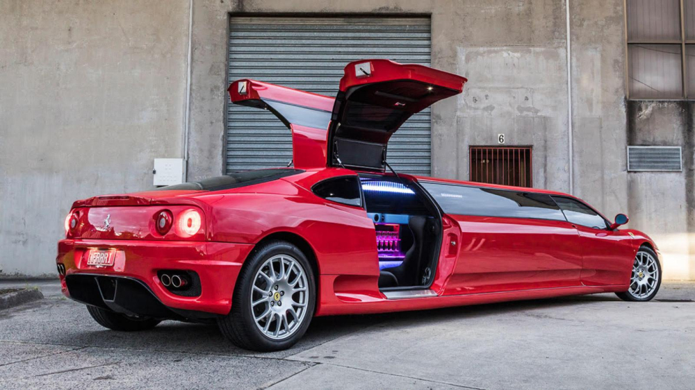 Ph&iacute;a sau của chiếc Ferrari 360 Modena Limo 2003