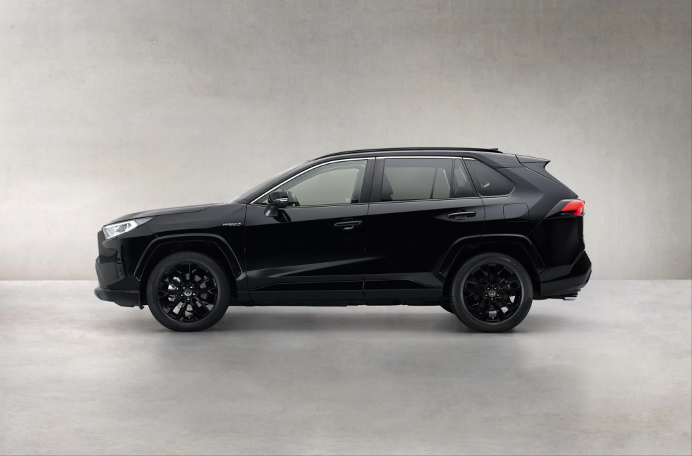 Toyota RAV4 Hybrid Black Edition 2021 dùng vành hợp kim 19 inch màu đen