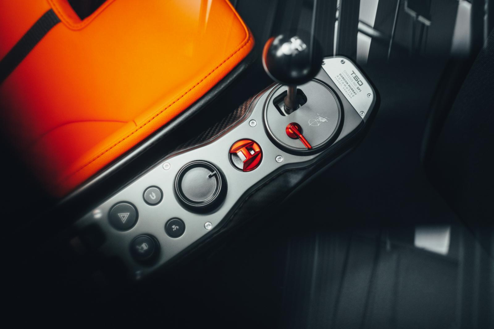 Cụm điều khiển trung tâm của Gordon Murray T.50