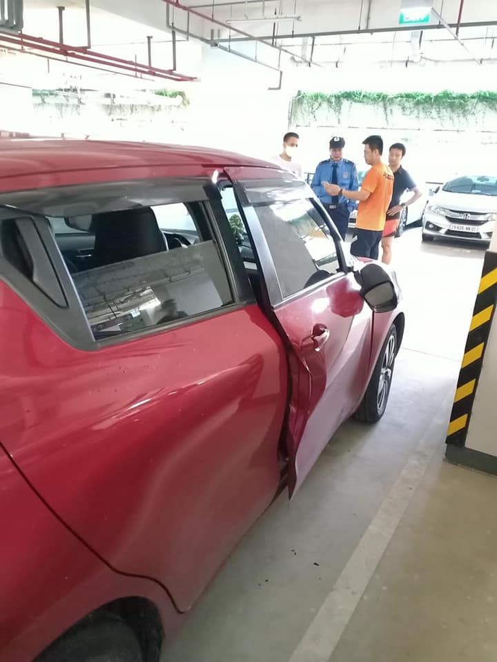 Chiếc xe n&agrave;y đ&atilde; bị hư hỏng sau vụ tai nạn li&ecirc;n ho&agrave;n