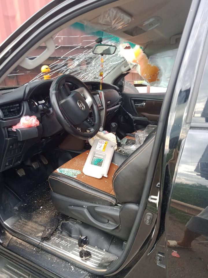 Chiếc SUV 7 chỗ chỉ bung t&uacute;i kh&iacute; b&ecirc;n sườn phải