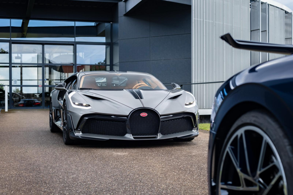 Bugatti Divo c&oacute; gi&aacute; l&ecirc;n đến 135 tỷ đồng