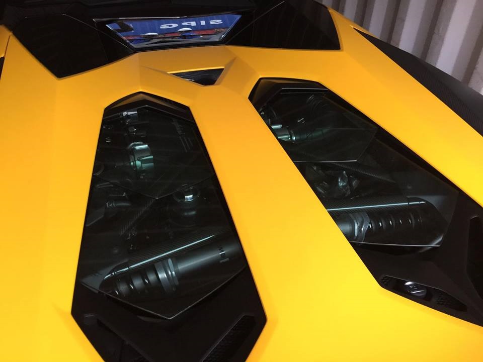 Động cơ của siêu xe mui trần Lamborghini Aventador LP750-4 SV Roadster Động cơ của siêu xe mui trần Lamborghini Aventador LP750-4 SV Roadster
