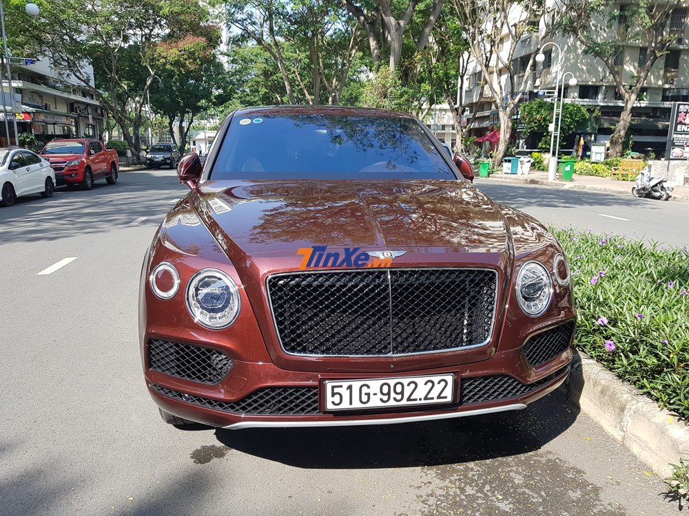 Ngoại h&igrave;nh của một chiếc Bentley Bentayga phi&ecirc;n bản V8 tại Việt Nam