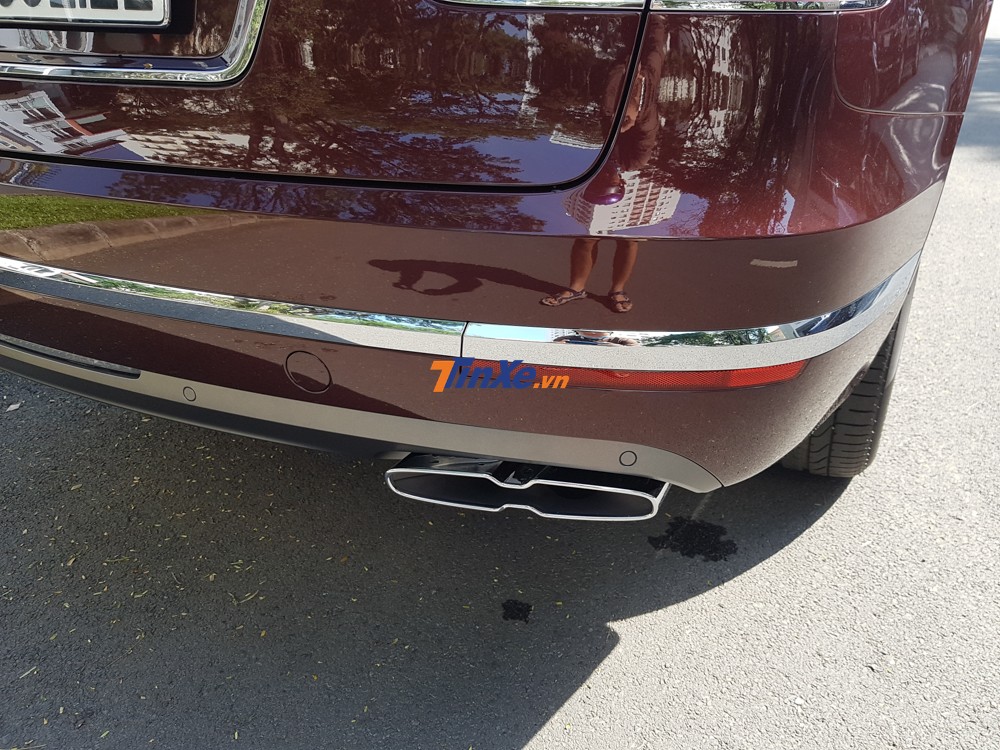 Ống xả kh&aacute;c biệt của Bentley Bentayga phi&ecirc;n bản V8