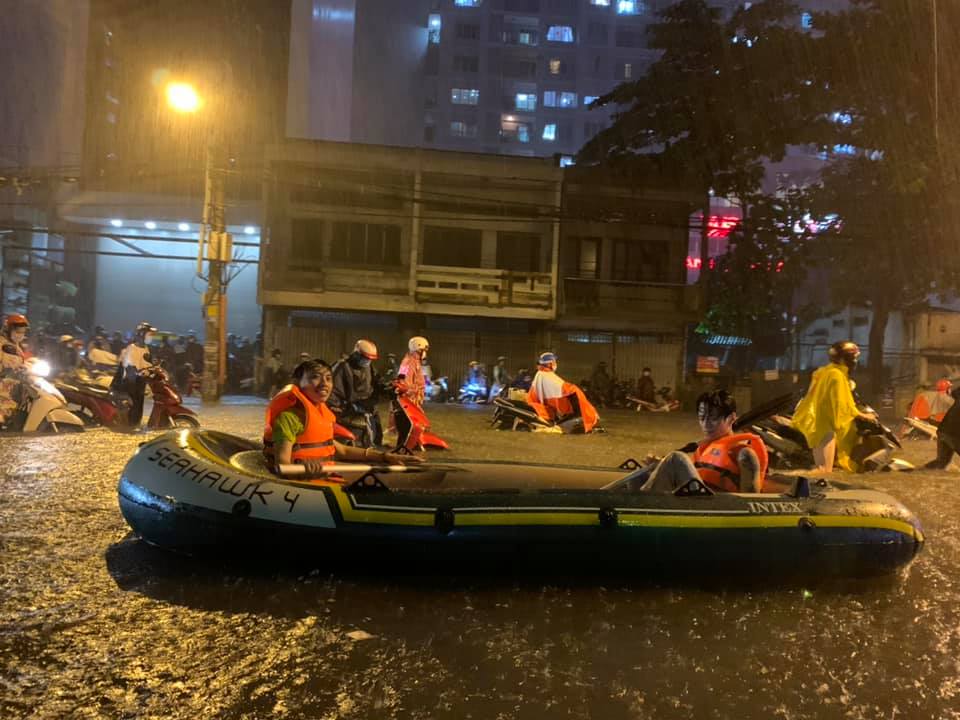 Hình ảnh này được chụp trên một con đường của quận Bình Thạnh Hình ảnh này được chụp trên một con đường của quận Bình Thạnh