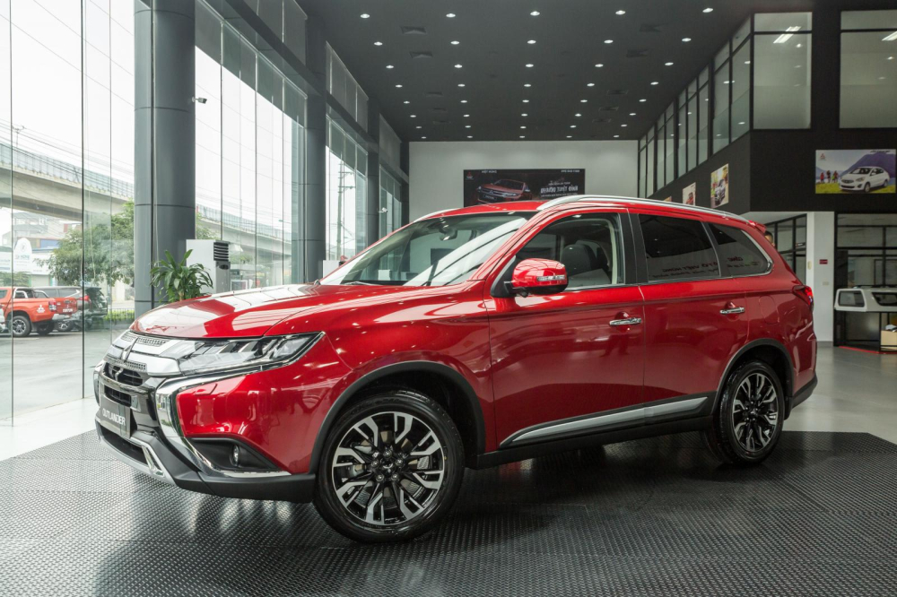 Mitsubishi Outlander hiện đang có 3 phiên bản với giá niêm yết từ 825 triệu cho đến 1,058 tỷ đồng