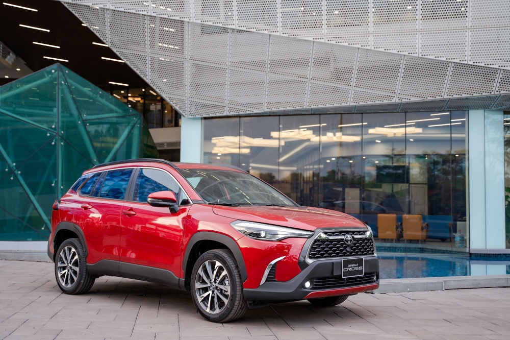 Toyota Corolla Cross 2020 bị &ldquo;b&aacute;n bia k&egrave;m lạc&rdquo; ngay sau khi được ra mắt d&ugrave; xe chưa về đại l&yacute;