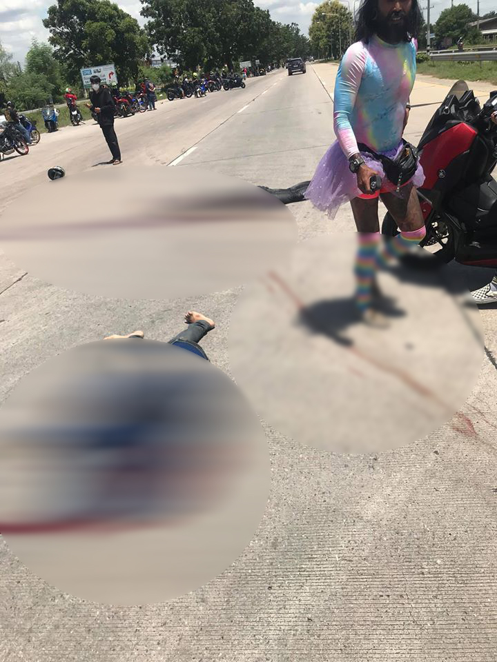 2 nạn nhân nằm gục bên vũng máu